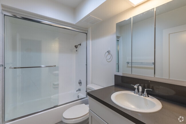 1HAB, 1BA - 750&nbsp;ft² - Chula Vista Terrace *$600 Off*