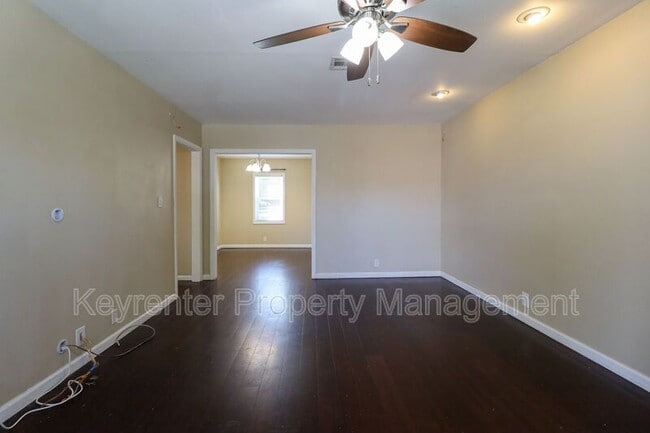 Photo - 736 N Gary Pl