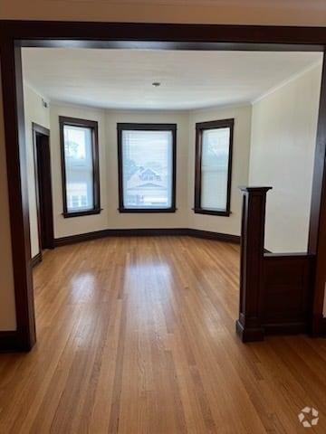 Building Photo - 4937 W Grace St Unit 2 Fl Rental