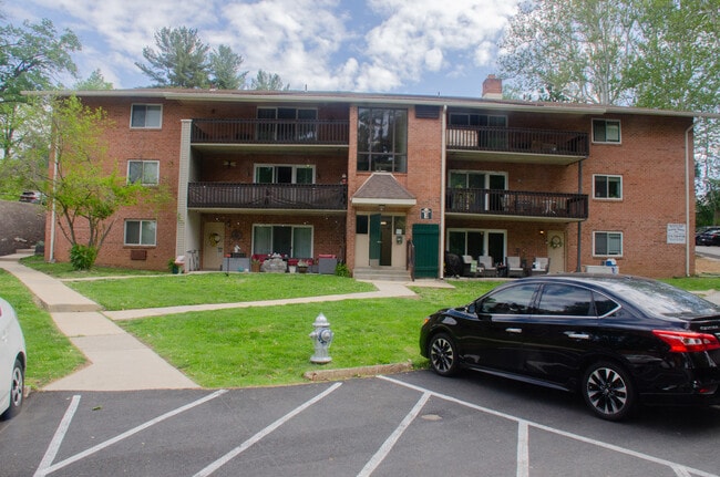 Hollow Run Apartments