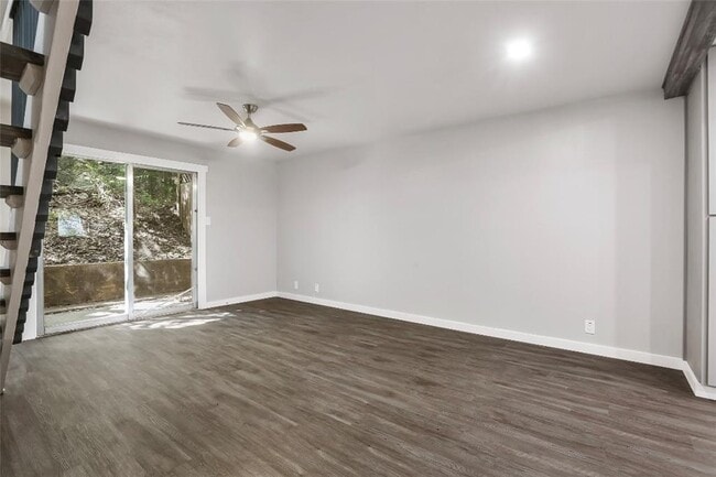 Building Photo - 5330 Balcones Dr Unit B