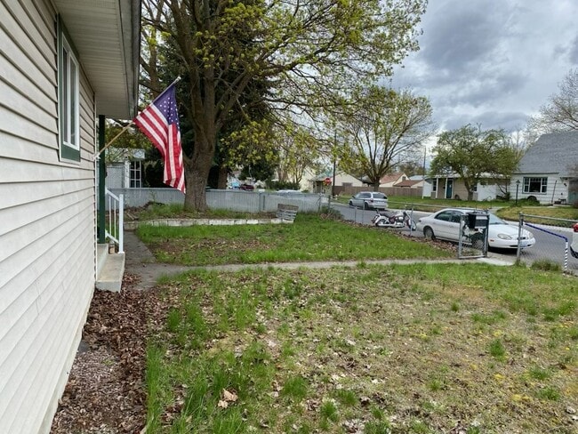 Photo - 2517 W Queen Ave