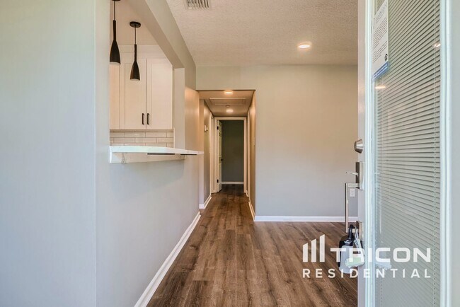 Photo - 348 Barbara Cir