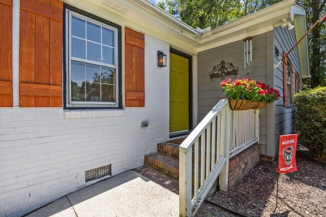 Photo - Gorgeous Mid-Century Modern Ranch in West Raleigh near NCSU and Lake Johnson - Fenced-in Backyard!
