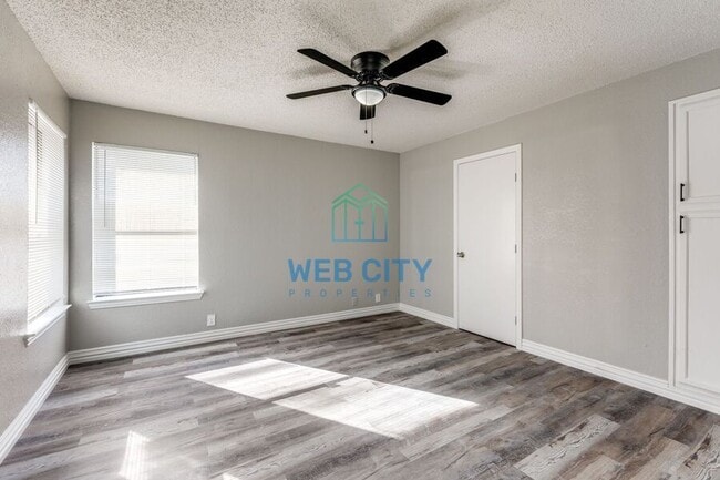 Photo - 232 Alexandria St