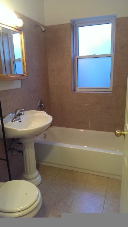 Photo - 2000 W Foster Ave