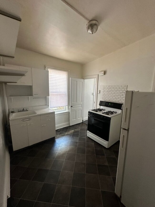 Photo - 950 W Princess St Unit 2nd Floor