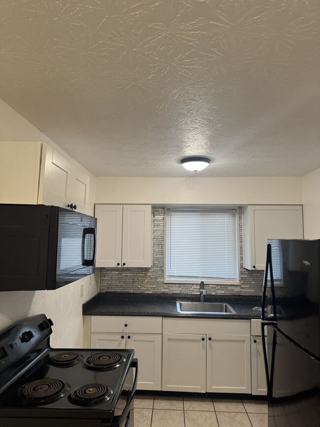 Photo - 1903 W Grand Ave Unit 4