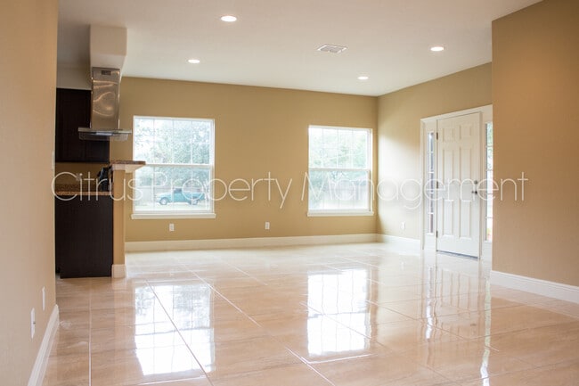 Building Photo - 3/3 Townhome in SODO!