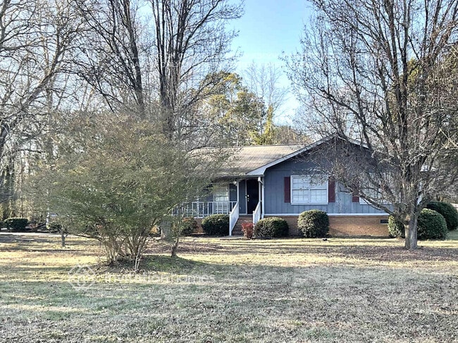 Building Photo - 2395 Springdale Dr