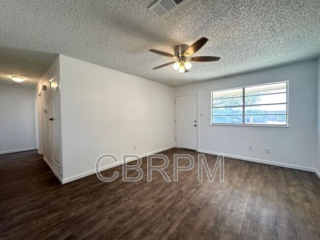 Photo - 4506 Itasca St