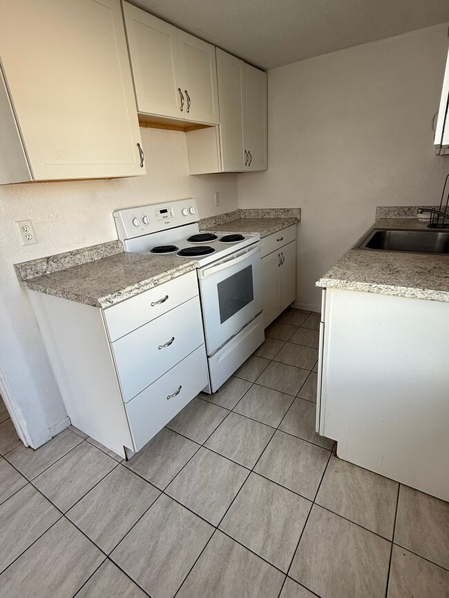 Kitchen - 1131 5th St SW Unit 5 Upstairs