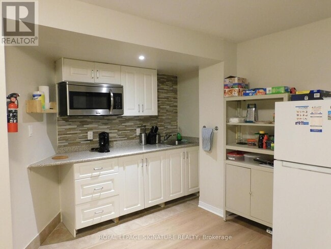 Photo - 1132 Queen St W