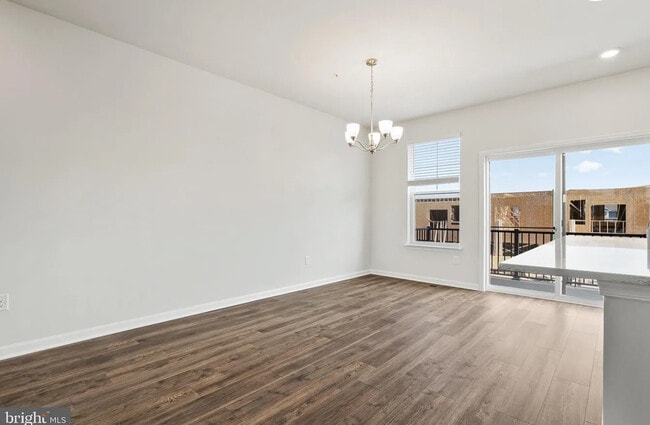 Photo - 262 Ensemble Way