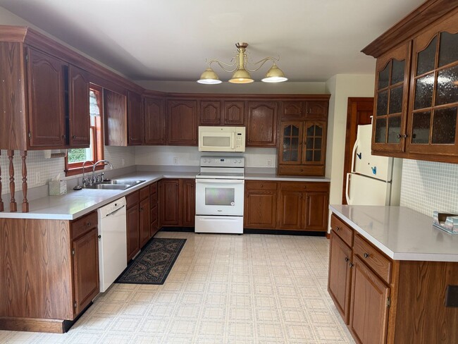 Photo - 1695 Louser Rd