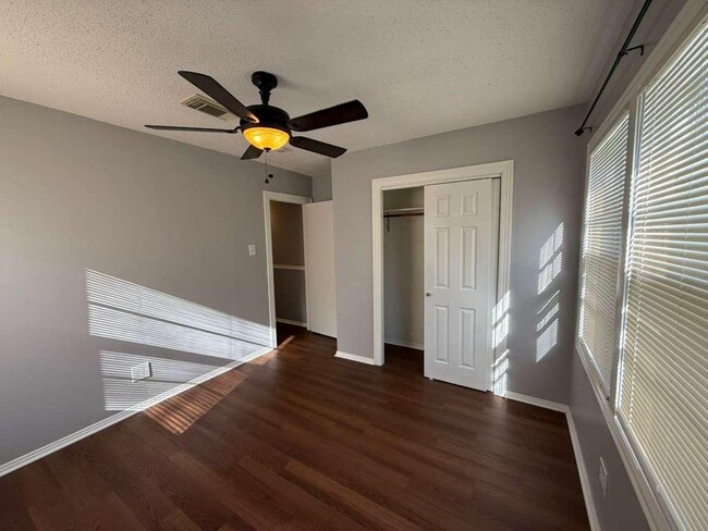 Photo - 3718 Penwood Way