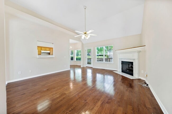 Photo - 100 Camden Ct N