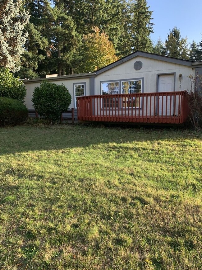 Building Photo - Stunning manufactured home w/detached garage!