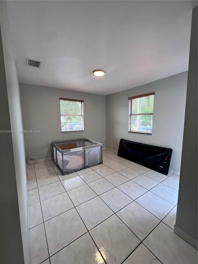 Photo - 16940 SW 94th Ave Unidad 0