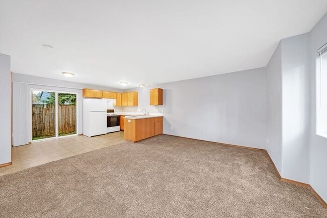 Photo - Big 2 bedroom townhouse. Minutes to Portland!!!!