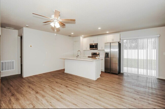 Photo - 9 Philmont Ln