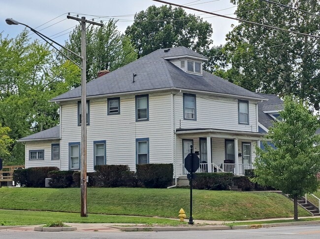 Building Photo - 409 E Vaile Ave Rental