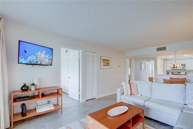 Photo - 5553 NE Gulfstream Way