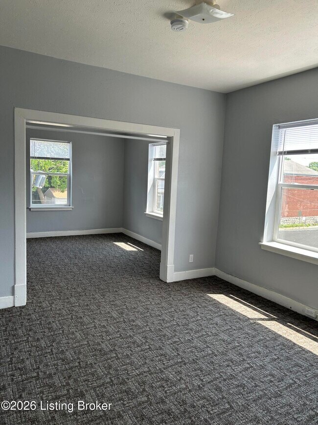 Building Photo - 956 S Floyd St Unit 4