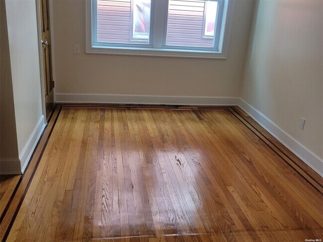 Photo - 102-11 135th St