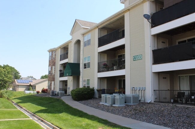 Building Photo - MOVE IN INCENTIVE - Remainder of September... Unit 302 Rental
