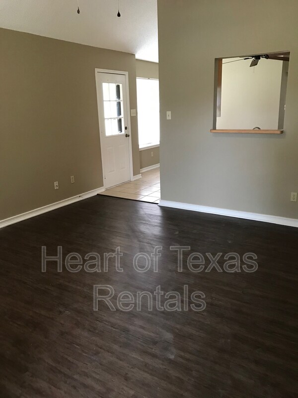 Photo - 275 Paintbrush