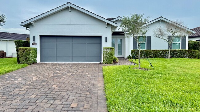 Rare Lakefront Pool Home in Exclusive Gated Sandhill Lake – Resort-Style Living Awaits - Rare Lakefront Pool Home in Exclusive Gated Sandhill Lake – Resort-Style Living Awaits