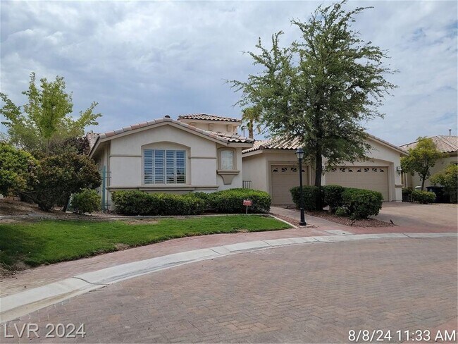 FORMER MODEL HOME IN SEVEN HILLS - FORMER MODEL HOME IN SEVEN HILLS