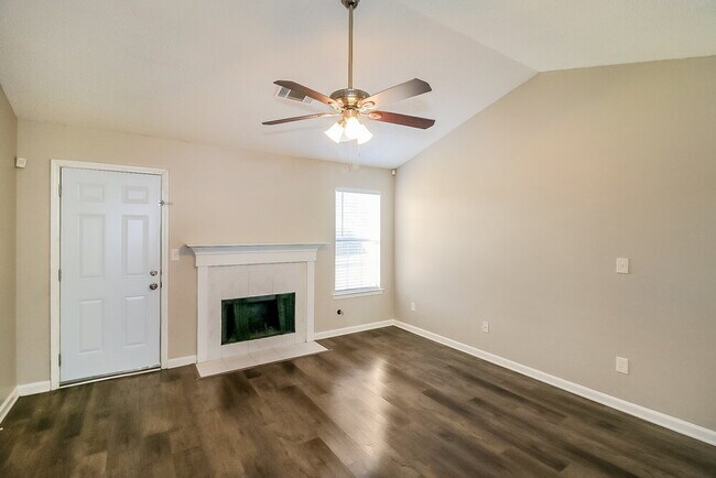 Photo - 608 Fieldcrest Dr