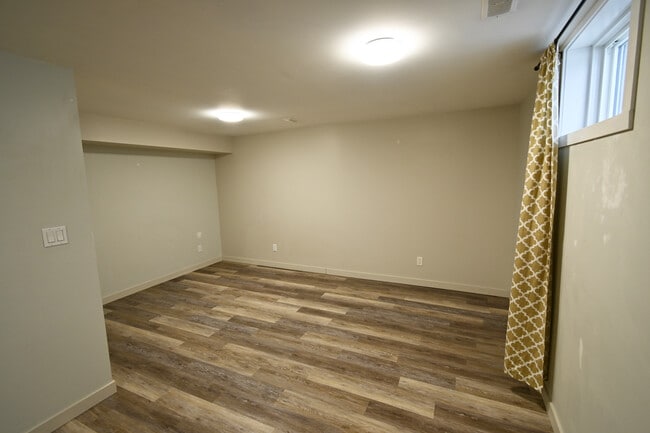 Photo - 2401B Pine Street - Prince George, BC, Canada Unit B