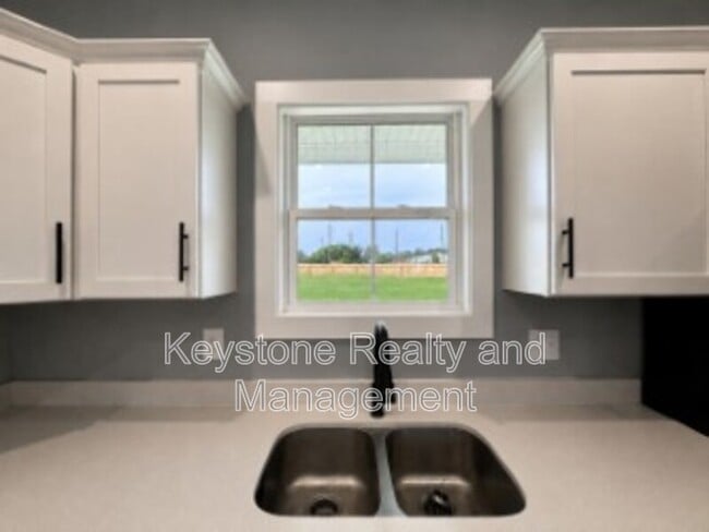 Photo - 605 Colonelette Dr