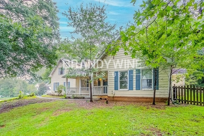 Photo - 205 Oak Shores Dr