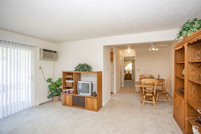 1BR, 1BA - 750SF