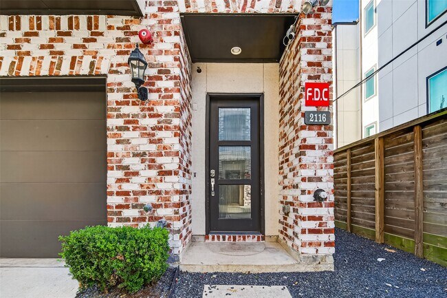 Photo - 2116 Mason St