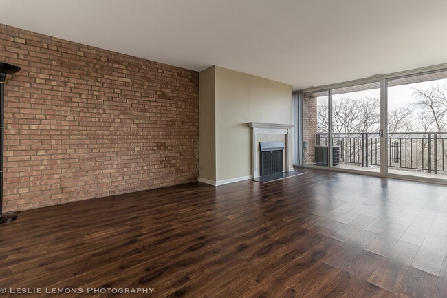 Photo - 5900 Oakwood Dr Unit 4D