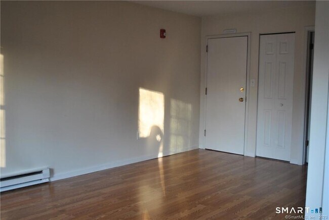 Photo - 179 Aspetuck Vlg Unit 179