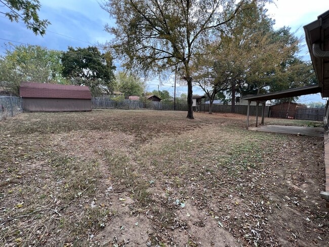 Photo - 3 Bed 2 Bath House with 2 Car Garage.