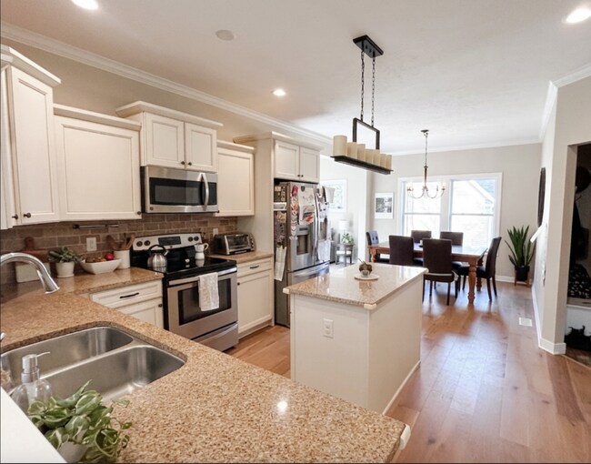 Kitchen - 6527 Sanctuary Trl