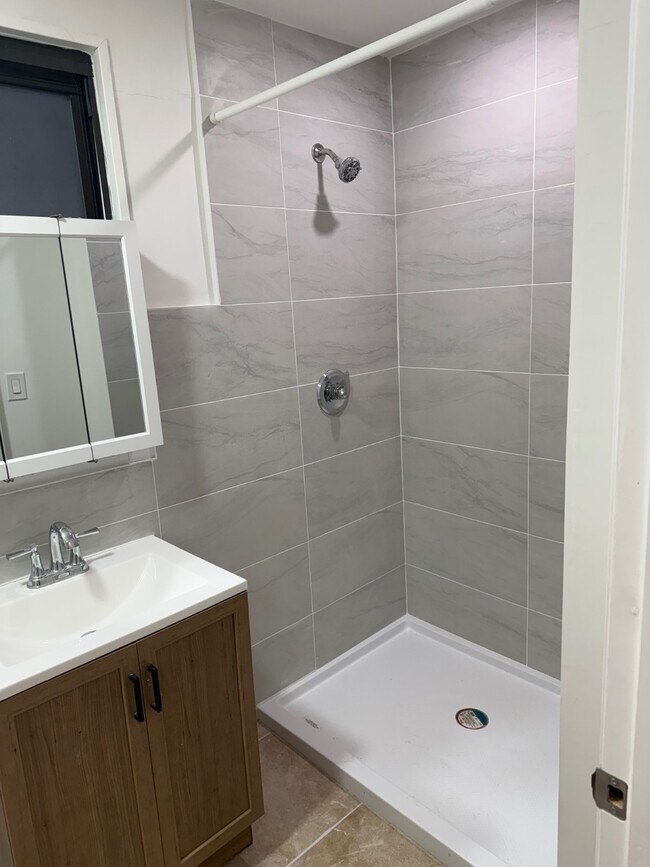 Photo - 18xx Bronxdale Ave