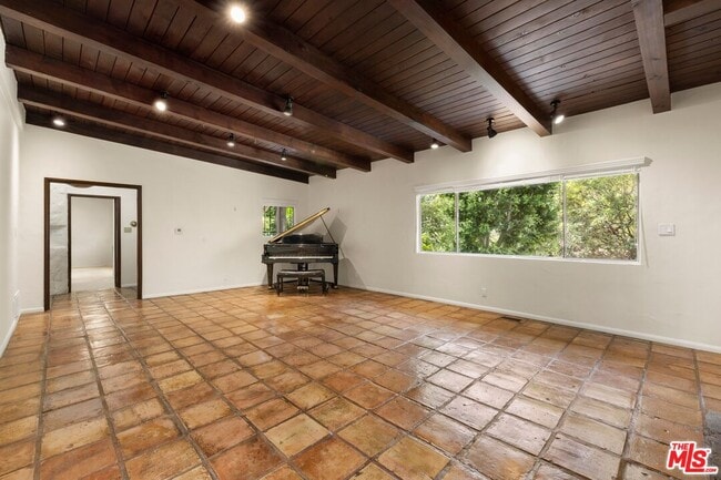 2370 Nichols Canyon Rd
