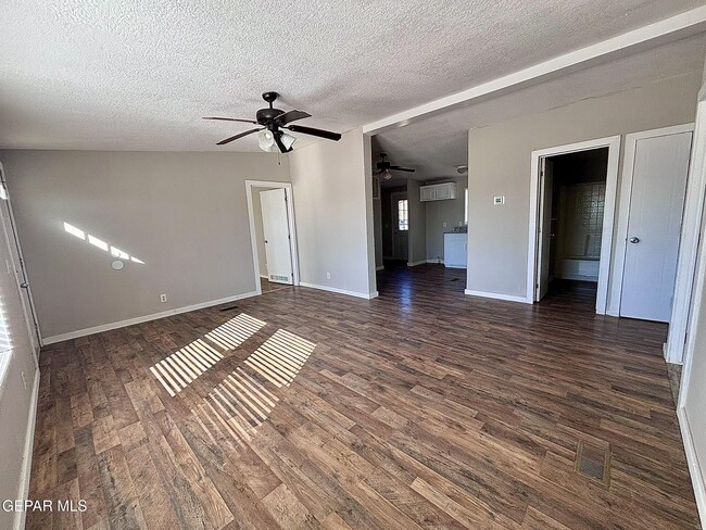 Photo - 421 Tulum Dr