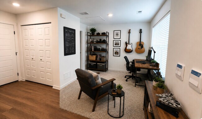 Photo - 435 Lakeshore Ct