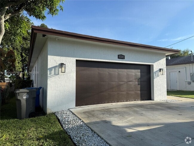 Building Photo - 5140 SW 24th St Rental