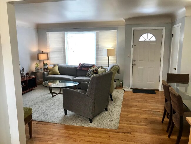 Photo - 2130-2132 Washtenaw Ave Unidad 2132