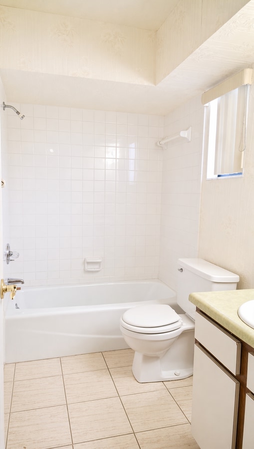 Photo - 3-bedroom, 2-bath lake house with a 2-car garage on 1/2 acre directly on Little Lake Weir.